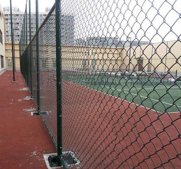 蓝球场围栏生产厂家/篮球场围网施工案例/球场体育防护网/球场运动照明设施